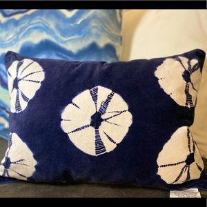 NWT Soft Navy and White 14x20 throw pillow